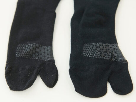 発想の転換 「足指を開くだけでなく、“靴が当たって痛い”までケアできるソックスを」