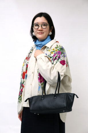 一瞬で垢抜ける！　スカーフの巻き方＆横長バッグの使い方実例