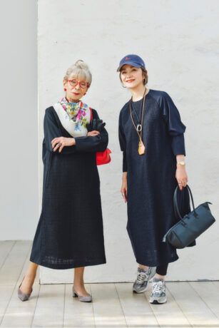 自由に、自分らしく。ハルメク×川邉サチコさん・美木ちがやさんが贈る究極の1着