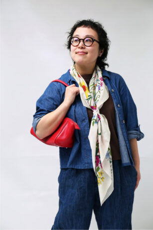 一瞬で垢抜ける！　スカーフの巻き方＆横長バッグの使い方実例