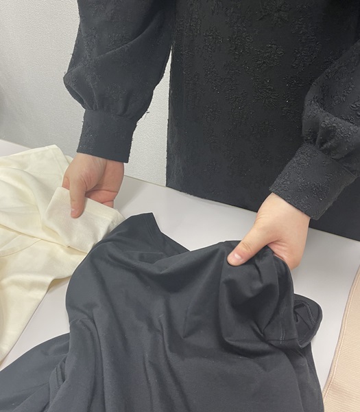 決め手は「指に吸い付く天然素材感」！他とは違うなめらかな肌触り