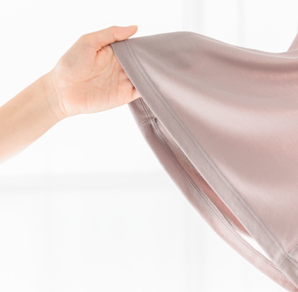 決め手は「指に吸い付く天然素材感」！他とは違うなめらかな肌触り