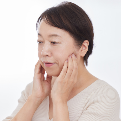 2．顔：3点ツボ押し＋フェイスライン引き上げ