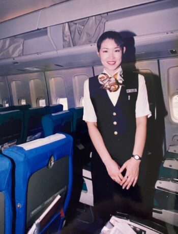 元CAで、現在は店舗スタッフ。長年の立ち仕事で、ひざ腰に爆弾……。