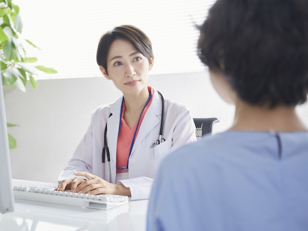 股関節のポキポキ音は放っておいても大丈夫？受診・対策の目安