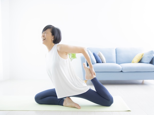 股関節が硬くなる原因とは？