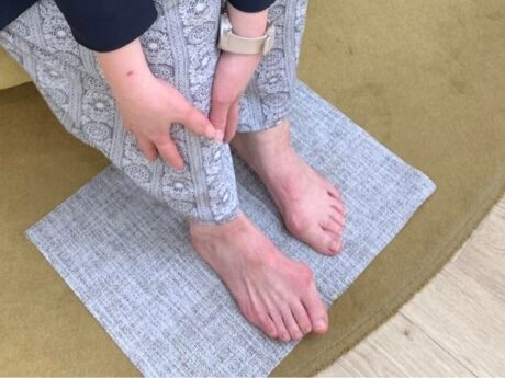 外反母趾ケアはなぜ続かない？サポーターの締め付けやズレ、ムレで挫折