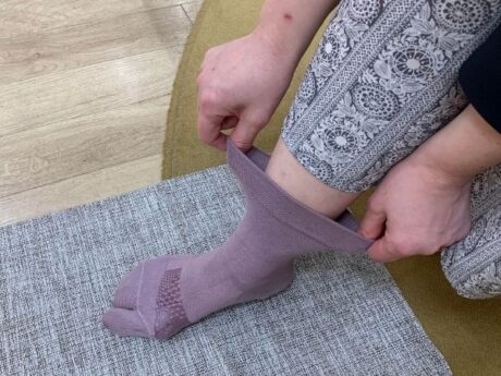 いざ検証！外反母趾サポートソックスをはいたら「夕方も足がラク！」