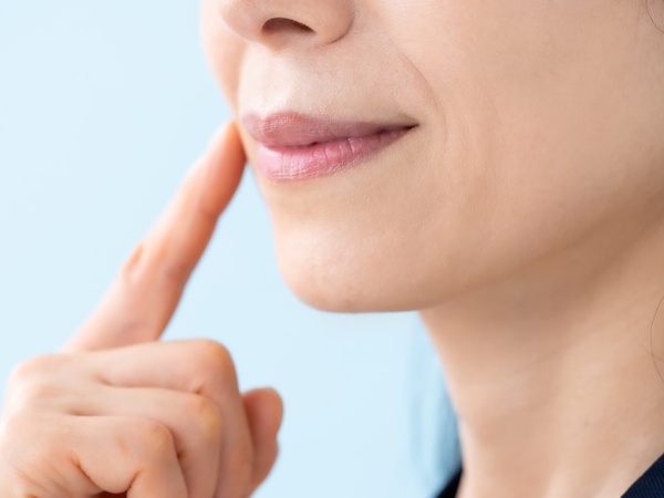 自分の肌に合うファンデーションの色の選び方