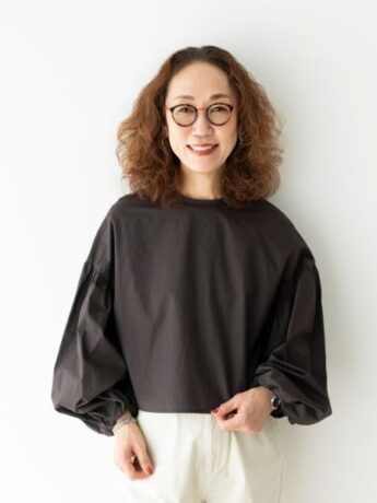 私たち世代のおしゃれを応援！スタイリスト・岡部久仁子さんとは