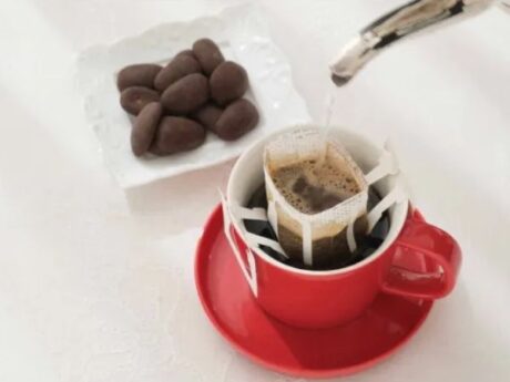 1杯2円の寄付が、栄養たっぷりの給食になる「寄付つき」コーヒー