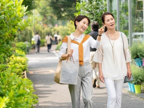ハルメク世代がストレートパンツを上品に着こなすコツ