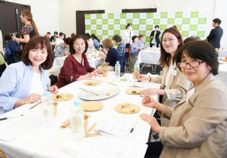 いざ実食！54名による新作24品の「ガチ審査」