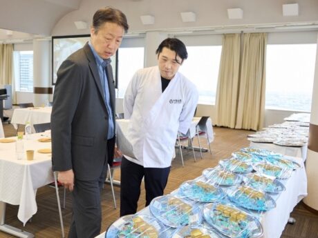 東京より辛口!? 緊張に包まれた大阪試食会の舞台裏