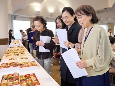 東西で一番人気！2027年の新作「組み合わせおせち」とは？