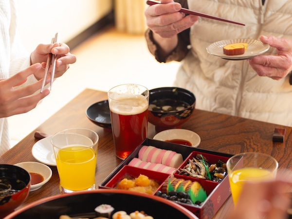 おせちはいつ食べる?一般的なタイミングを解説