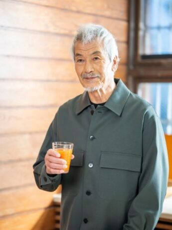 朝一番、贅沢に「水の代わりに」飲む。田中泯さんの健やかな日々のルーティン