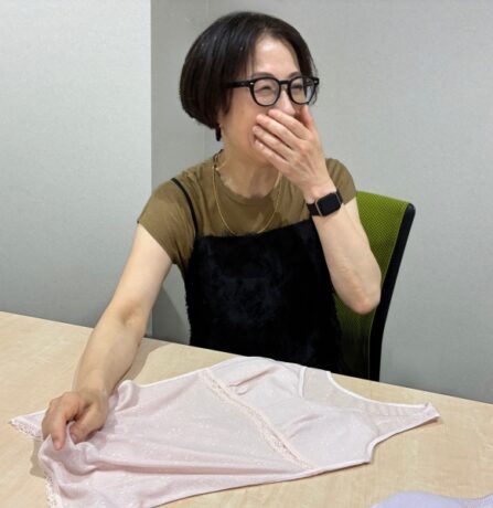 最初は期待ゼロ。59歳編集部員にハルメクの下着を渡してみたら