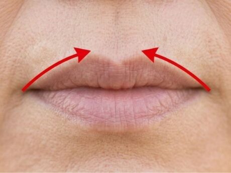 唇がふっくら見えて人中短縮にもつながる、おすすめの塗り方