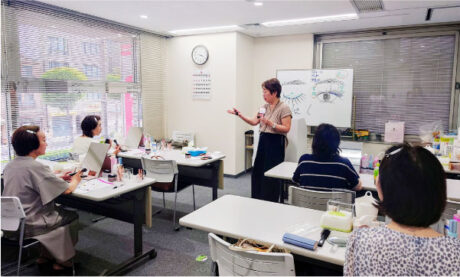 大好評！ 浅香純子さんによる「新しい自分発見 メイク講座」開催中！
