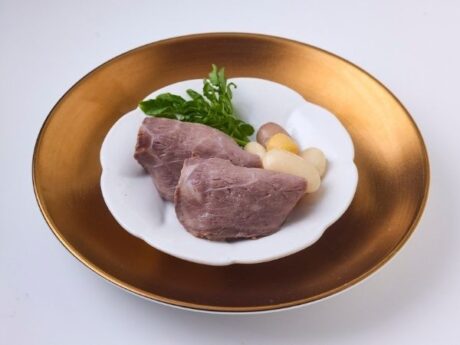 ● 息子のお気に入り：「ローストビーフ（ポン酢付き）」。「お肉美味しいね」と喜んで食べています。