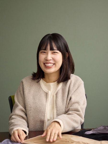 苦しくないのにきれいに沿う。「のどぼとけの下」という絶妙な高さの秘密 