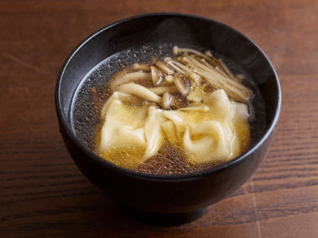 レシピ1：お雑煮代わりに体を温める「きのこの黒酢スープ　餅餃子入り」