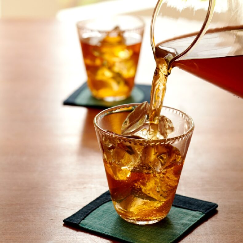 1万円超えのお茶が、なぜ売れ続ける？ 和漢18種の「宝寿茶」、驚きのおいしさ