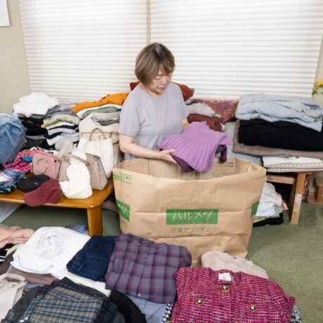 思い出の服から、40年前のディスコ服まで。古着でワクチンでクローゼット整理に成功