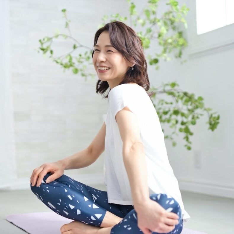 股関節ストレッチの効果とは？硬くなる原因＆自宅で簡単にできるやり方も