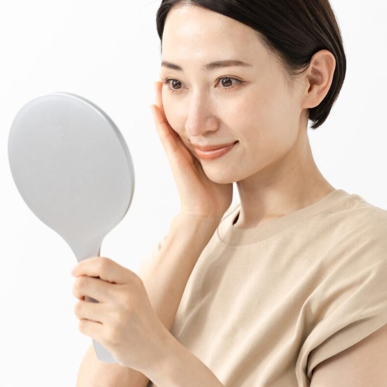 汗に強いファンデーションとは？落ちにくくするコツや選び方、メイク直しのポイントを解説