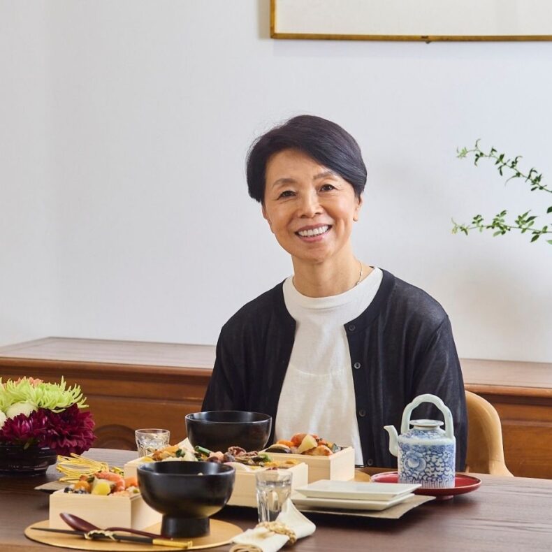 【料理家ウー・ウェンさんインタビュー】「無理して作らない」も素敵な選択。ハルメクの冷凍おせちを初めて食べてみたら……？